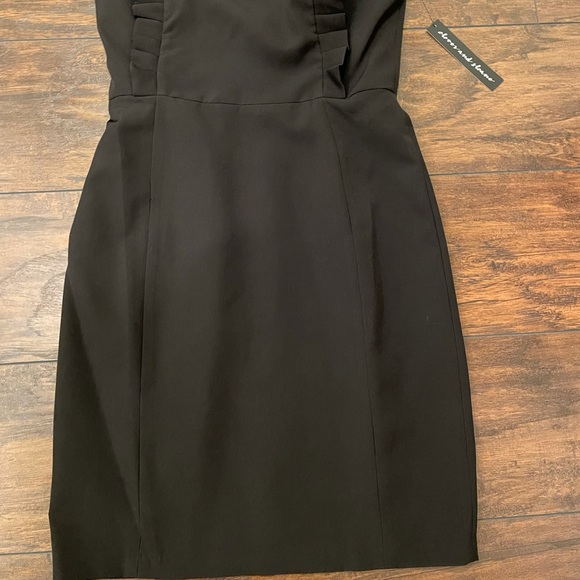 CLOVER & SLOANE STRAPLESS RUFFLE NECKLINE DRESS - Picture 7 of 9